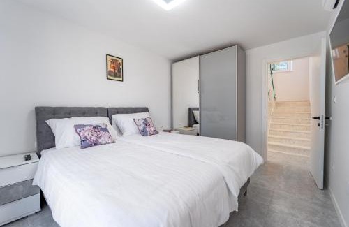 Sumartin Villa | Villa Nina