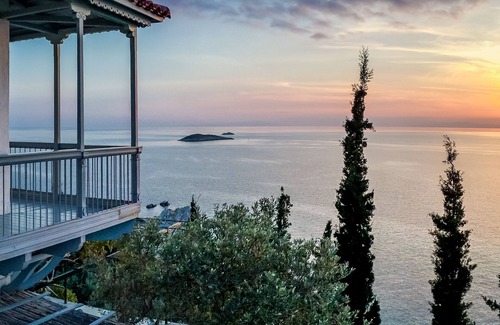 Xanthi Region Villa | “Villa Nina” is located above a beautiful beach with breathtaking sunset views.