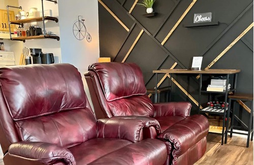 Norwich Villa | Villa Noir- 3 min from Mohegan Sun with fireplace, jacuzzi, sauna/pools, and spa