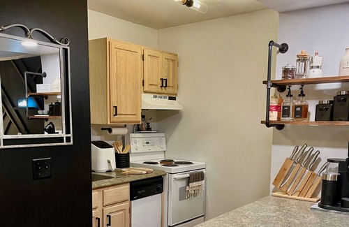 Norwich Villa | Villa Noir- 3 min from Mohegan Sun with fireplace, jacuzzi, sauna/pools, and spa