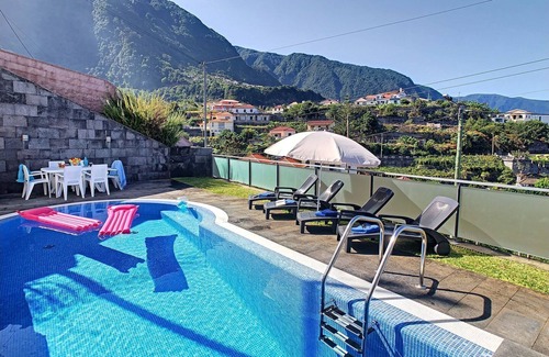 Ponta Delgada House | Villa North Sea - Three Bedroom House, Sleeps 6