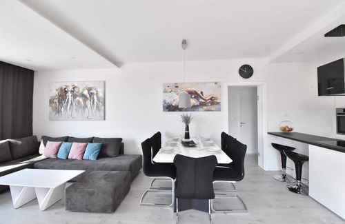 Veliko Brdo Villa | Villa Novella with Heated Pool