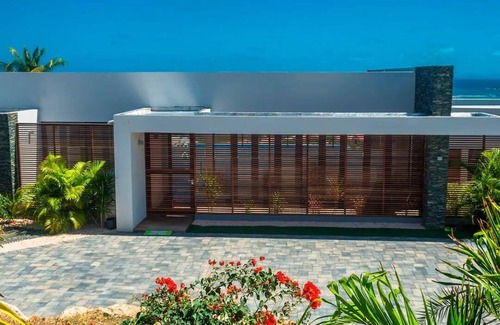 Orient Bay Villa | VILLA Ô, luxurious 4-bedroom villa with mirror pool and sea view