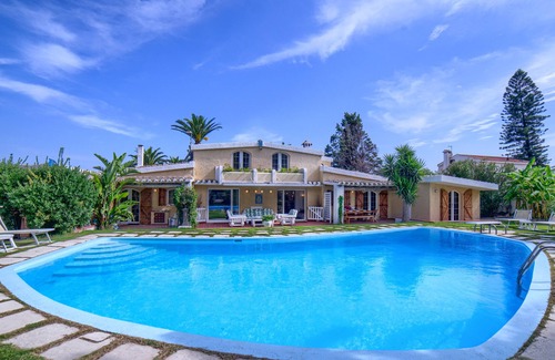 Quartu Sant'Elena Villa | Villa Oleandra with pool, tennis, 4000 mt of garden, WIFI
