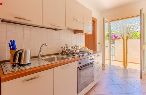 Torre Santa Sabina Villa | Villa Orchidea - Enclosed garden - For families - AC- Wifi - Close to the sea