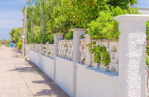 Torre Santa Sabina Villa | Villa Orchidea - Enclosed garden - For families - AC- Wifi - Close to the sea