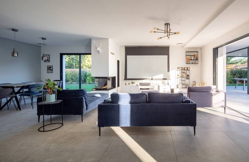 Tosse House | Villa Palawan Avec Piscine Chauffée, SPA et Sauna