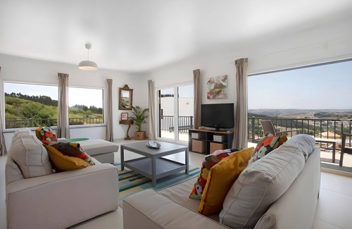 Lourinha Villa | Villa 'Peace House Lourinhã' with Mountain View, Private Pool and Wi-Fi