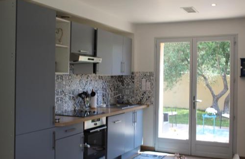 Caremeau Villa | Villa Pierre Blanche le calme a 5mn du centre ville