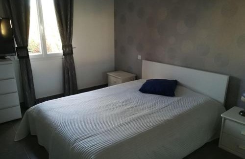 Salernes Villa | Villa pool air-conditioning garage near golf