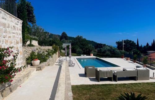 Rezevici Villa | Villa Portico