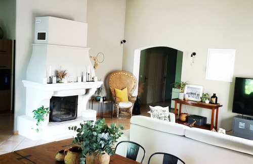 Le Luc Villa | Villa Provençale, Piscine et Jacuzzi Privés