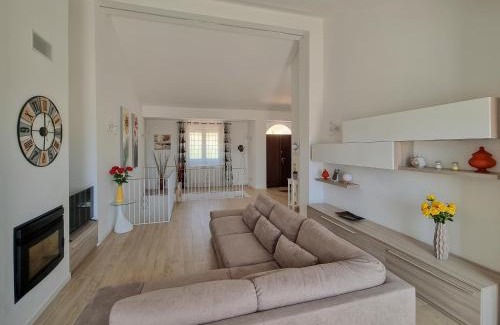 Latronico House | Villa Rosa