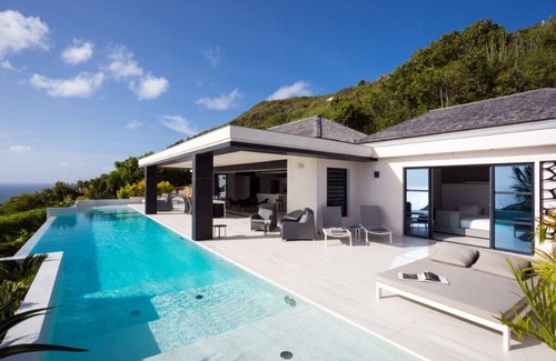 Vitet Villa | Villa Rose Dog by Fantasia Villas Including a VIP CHEF