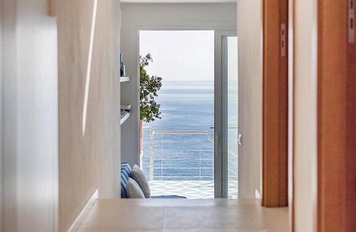 Marina di Marittima House | Villa Rosita: An elegant and modern independent house which faces the sun and the sea, with Free WI-FI.