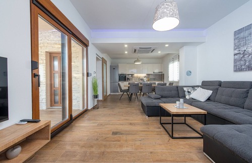 Lovinac Villa | Villa Roza ZadarVillas