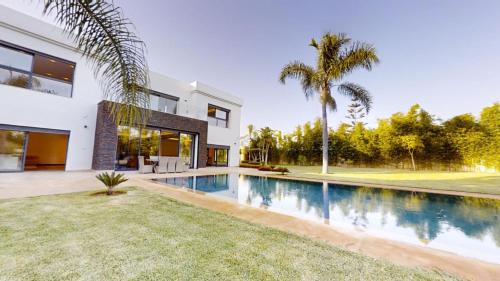 Rabat Villa | Villa S- Luxurious 8 masterbedrooms villa on 3000m2, close to all amenities, Golf and heart of Souissi