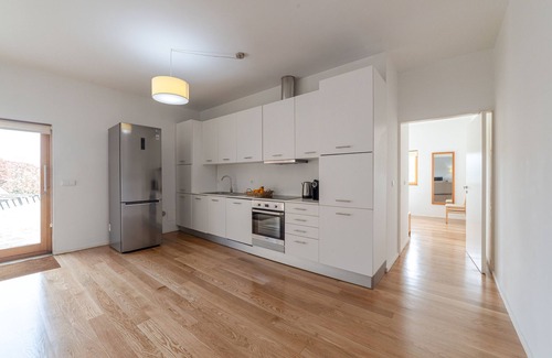 Esposade Ski Chalet | Villa São Miguel next to the harbor with private natural swimming pool Wi-Fi andAC