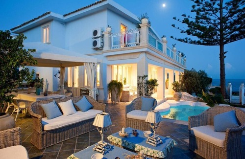 Fontane Bianche Villa | Villa Seranta, sea front villa near town