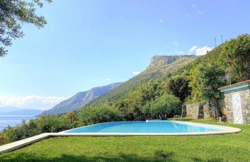 Maratea Villa | Villa Silara: A characteristic and welcoming three-story villa which faces the sun and the sea, with Free WI-FI.