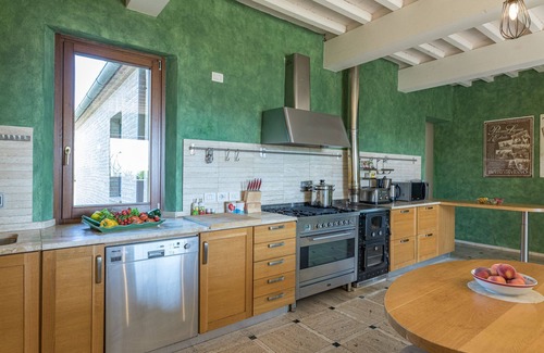 Buonconvento Villa | Villa sleeps 10 with private garden and pool.