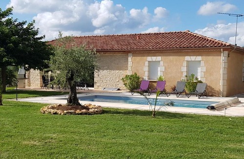 Prayssac Villa | Villa spacieuse 4 chambres Gîte les manoques