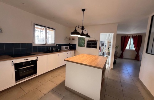 Issirac Villa | Villa Spacieuse Avec Piscine, 3 Chambres, Proche Ardèche, Grotte Aven D'orgnac