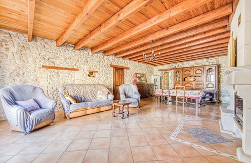 Saint-Genes-de-Blaye House | Villa 'St Genès' with Private Garden and Wi-Fi