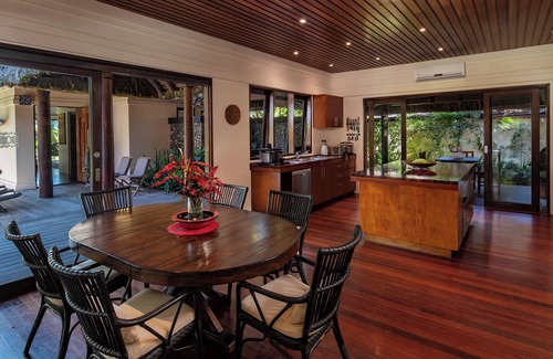 Pacific Harbour Villa | Villa Tinikatolu | Luxury Beachfront Villa | Nanuku Resort | Chef Pool Transfers