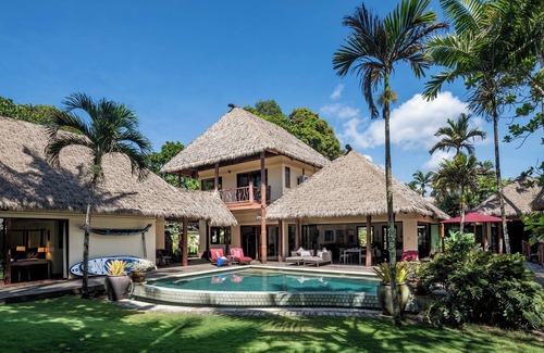 Pacific Harbour Villa | Villa Tinikatolu | Luxury Beachfront Villa | Nanuku Resort | Chef Pool Transfers