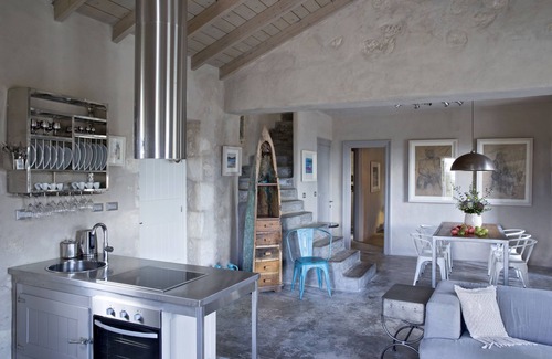 Tselendata House | Villa To Throni