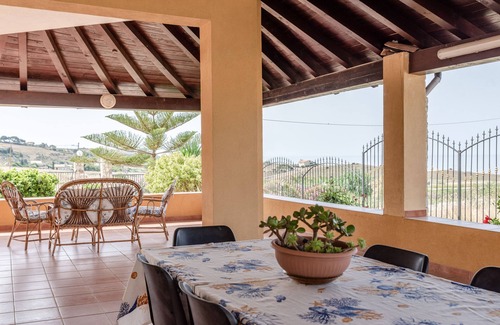 Montallegro Villa | Villa 'Tre S' with Sea View, Garden & Wi-Fi