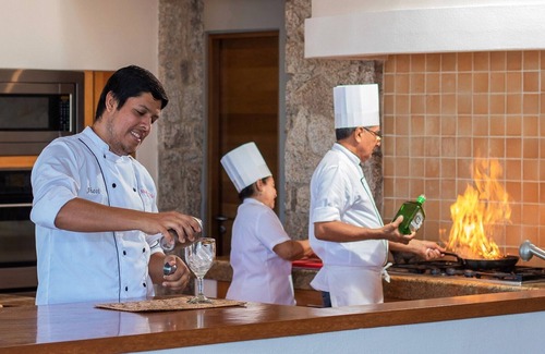 Romantic Zone Villa | Villa Ventana: 7 Bedroom Luxury Villa including Staff