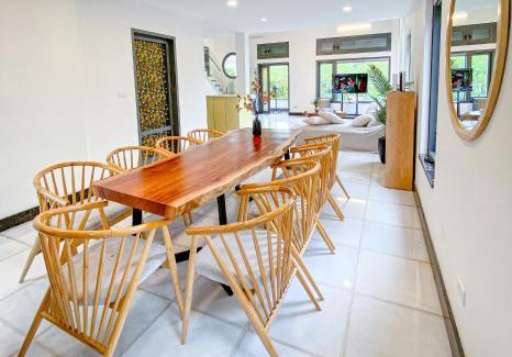 Chuong My Villa | Villa Veque Farm 07. Ăn sáng miễn phí, Farm nuôi thỏ, Bể bơi, Bi-a, BBQ sân vườn, Karaoke, Ăn sáng, Trà chiều miễn phí.