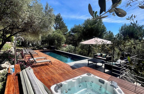 Sollies-Ville Villa | Villa VESPERA for 10 persons with unobstructed view heated salt pool