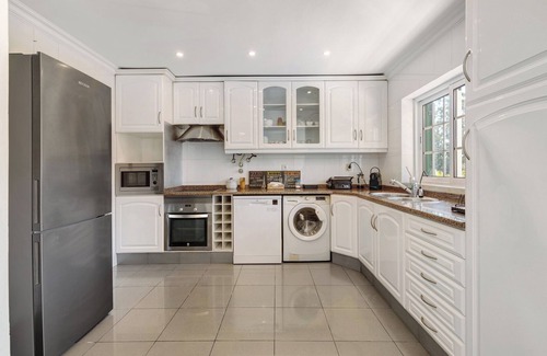 Carvoeira Villa | Villa 'Vivenda De São Marcos' with Private Pool, Private Terrace and Wi-Fi