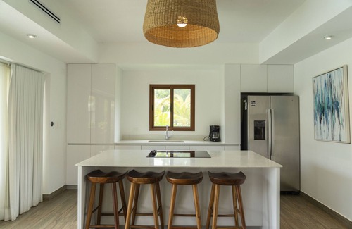 Monterrico Villa | Villa w/private Jacuzzi and balcony in Monterrico