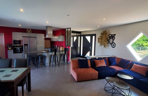 Cers House | Villa with heated pool, 10min from beaches