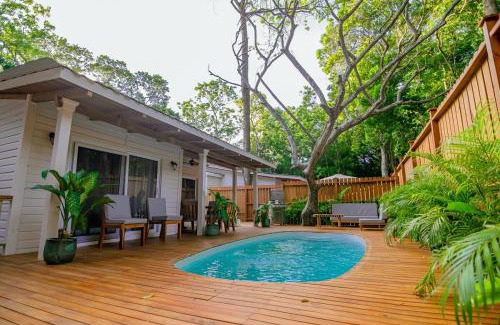 Antoneys Cay House | Villa with Pool 5 min beach, close 2 WestBay