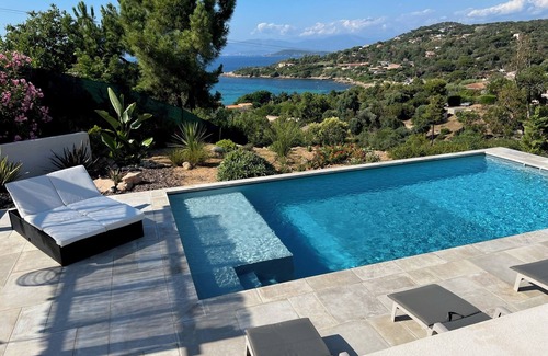 Portigliolo House | Villa with pool and sea view, 5-minute walk from the beach. Relaxation and luxury!