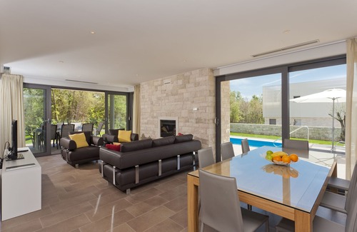 Karigador Villa | Villa with pool, in a quiet area, only 400 m from the beach