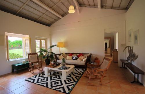 Sainte-Anne Villa | Villa with swimming pool and garden view MQSA20