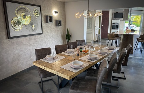 Laval-sur-Vologne Villa | Villa200m SWIMMING POOL chauffée❄️SPA❄️sauna❄️babyfoot❄️Kota-grill