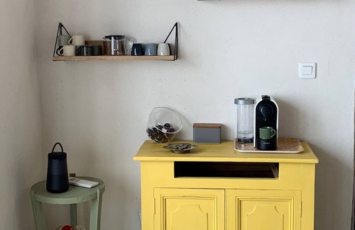 Allegre Les Fumades House | village house with patio