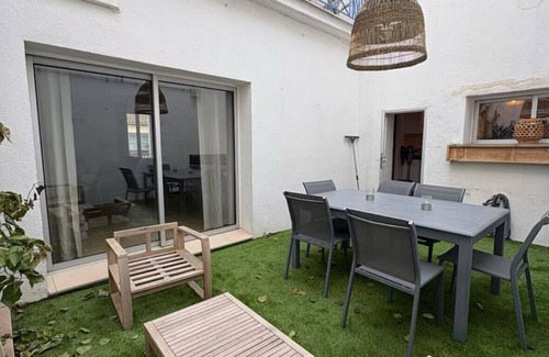 Pomerols House | Village house in Pomérols with roof terrace