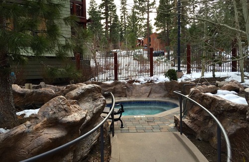 Mammoth Lakes Condo | Village Top Floor Lincoln House - Great 2 Bedroom With View of Mammoth Mountain