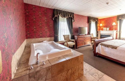 Geneseo Bed & Breakfast | Village View Room - Big Tree Innnn