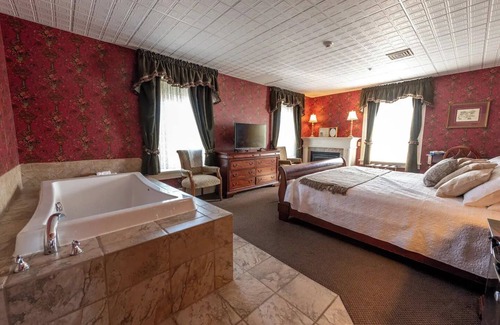 Geneseo Bed & Breakfast | Village View Room - Big Tree Innnn