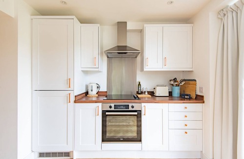 Patrixbourne Cottage | Vine Cottage - a holiday let by Bloom Stays that sleeps 4 guests in 2 bedrooms