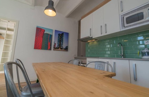 El Port Apartment | Vintage POP FIRA 3/Wi-Fi/Balcony/AC